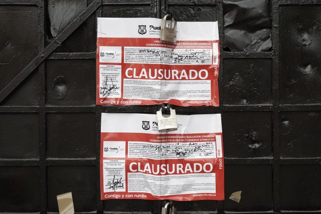 Clausuran 776 comercios por irregularidades en venta de alcohol en Puebla