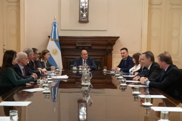 Nuevo jefe de ministros argentinos impulsará reformas de Milei
