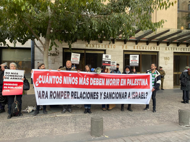 (Fotos) Coordinadora por Palestina realizó intervención frente a Cancillería y pidió al Gobierno romper relaciones con Israel