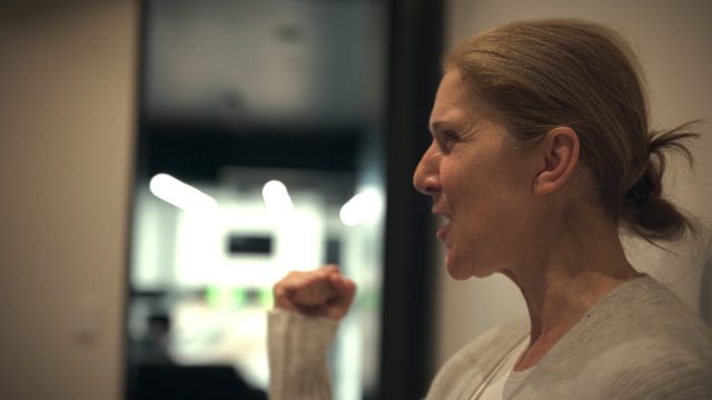 ¿Qué es el síndrome de la persona rígida que sufre Céline Dion?