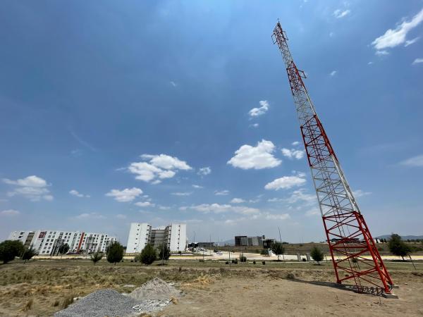 Instalan antenas de la CFE para equipar de internet Ciudad Modelo