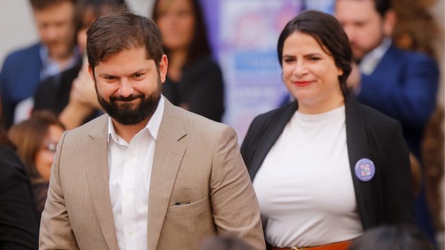Día negro para los papitos corazón: Operación Renta retuvo más de $4.300 millones a deudores de pensiones de alimentos