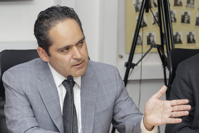 Exfuncionarios estatales estarían implicados en inversión de Banco Accendo 