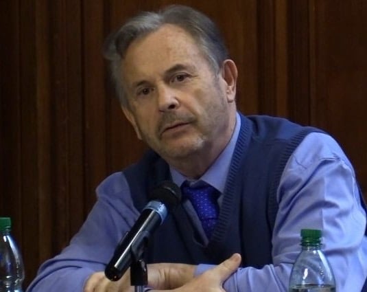 Autor: Roberto Pizarro Hofer