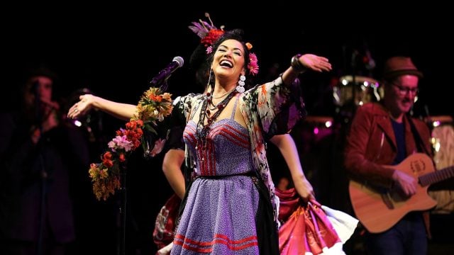 Lila Downs lamenta el curso electoral en Estados Unidos