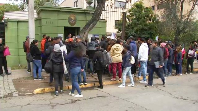 Embajada de Venezuela en Chile cerró sus puertas: Trámites migratorios quedaron suspendidos indefinidamente