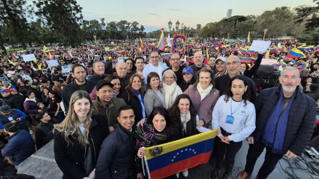Denuncian asedio a la Embajada de Venezuela en Argentina auspiciado por Patricia Bullrich