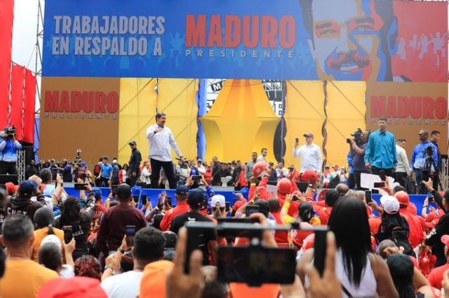Maduro llama a debatir una Ley Especial Antibloqueo de la Clase Obrera