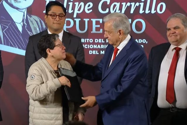 AMLO entrega  complementos del Fondo de Pensiones para el Bienestar
