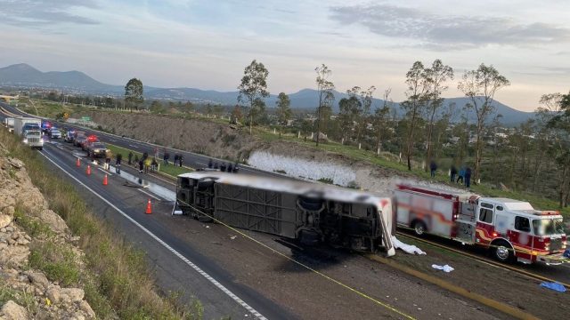 Accidente en carretera Calpulalpan-Texcoco deja un muerto y 12 heridos