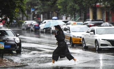 Japón enfrenta tifón Ampil con cancelaciones de vuelos y trenes