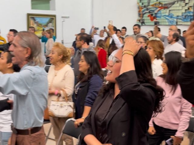 Opositores a la Reforma del Poder Judicial revientan foro en donde participaría la ministra Lenia Batres