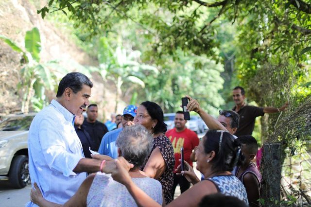 Maduro: Pudiéramos llegar a seis mil comunas consolidadas en tres años