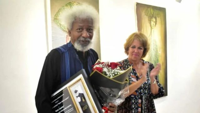 Wole Soyinka recibe premio Dulce María Loynaz en Cuba