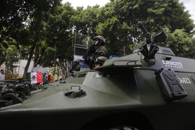 ¡Disfruta en fotos el recorrido cívico-militar en Puebla!
