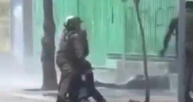 Brutalidad policial captada en video: estudiantes secundarias sufren violencia en manifestación del 11 de septiembre