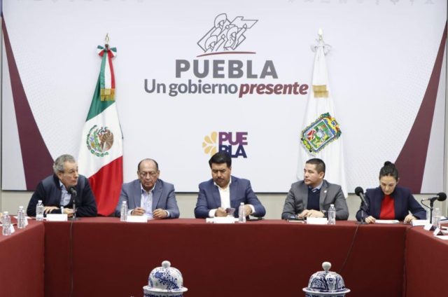 Gobierno de Puebla Reunión municipios conflicto postelectoral