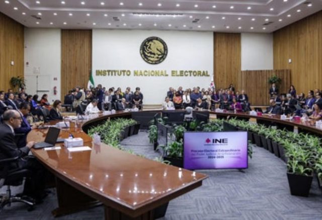 INE demanda al Tribunal Electoral federal detener suspensiones contra elección de jueces, ministros y magistrados