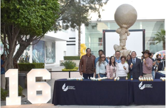 Festeja BUAP y devela placa por 16 años del Complejo Cultural Universitario