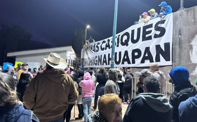 Impiden simpatizantes de Juan Lira, ‘El Moco’,  acceso al Festival ‘Luz y Vida’ en Chignahuapan