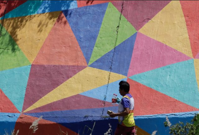 Vuelve la paleta de colores institucionales de partidos políticos a obra pública y mobiliario en Puebla