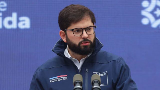Abogado de Boric desmiente denuncia en su contra: Asegura que el mandatario fue víctima de acoso sistemático