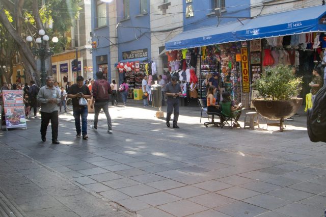 Segom analiza utilizar casonas abandonadas del Centro Histórico para reubicar a ambulantes 