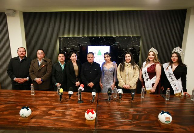 ¡No te lo pierdas! Arranca Feria Nacional del Árbol y la Esfera 2024 en Chignahuapan