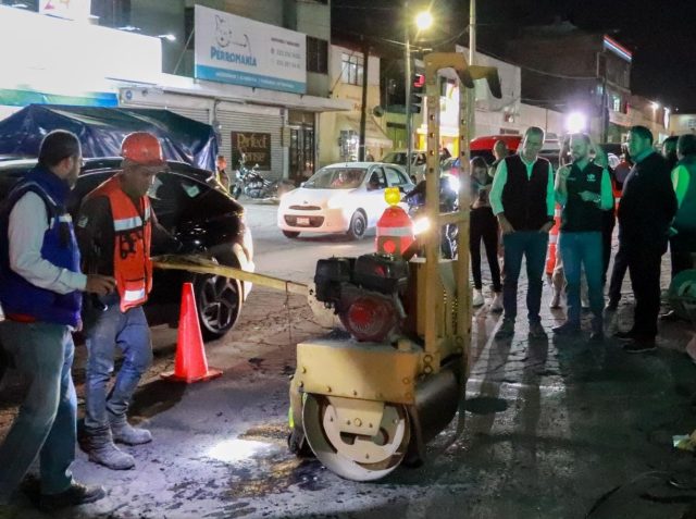 Encabeza Pepe Chedraui supervisión de trabajos de bacheo nocturno en la capital poblana