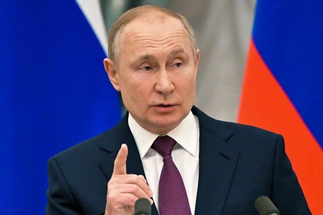 Ratifica Vladímir Putin nueva doctrina nuclear de Rusia