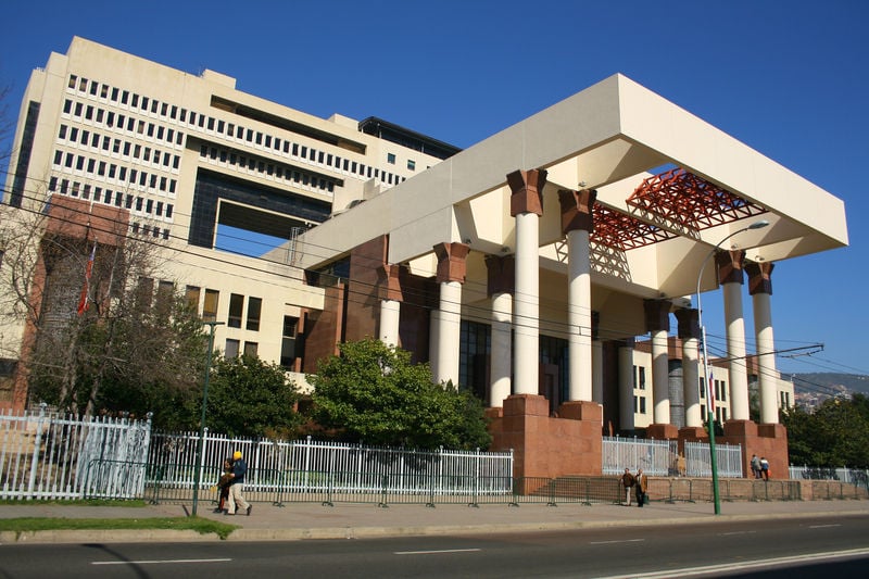 Plazo legal ya venció: Funcionarios y trabajadores parlamentarios denuncian que aún no les pagan sus finiquitos