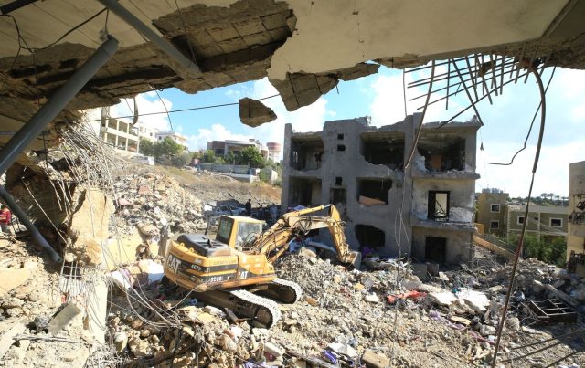Mueren al menos 10 palestinos por bombardeo israelí en sur de Gaza; guerra acumula 43.712 decesos