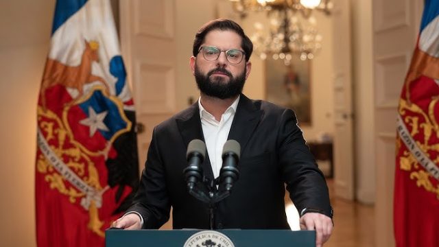 Boric anuncia que la BAES subirá a $48.000 en 2025: “Cuando asumimos el Gobierno estaba en $32.000”