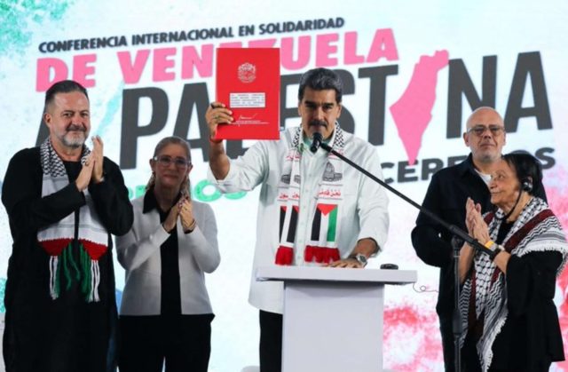 Promulga Maduro la Ley Orgánica Libertador Simón Bolívar para defender a Venezuela