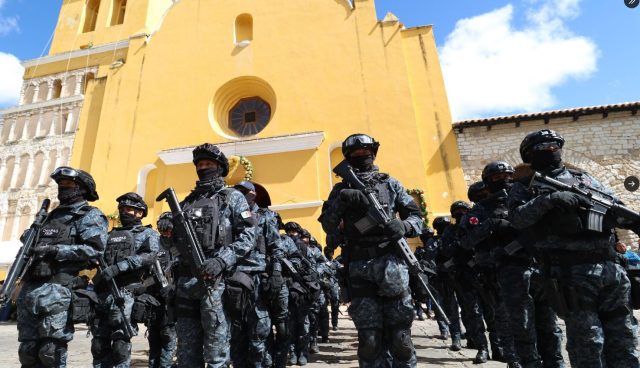 Por defender narcobloqueos, 92 policías municipales de Comitán resultan arrestados