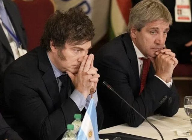 Las cifras del primer año de Milei: El desastre social y  económico tras las cortinas de humo