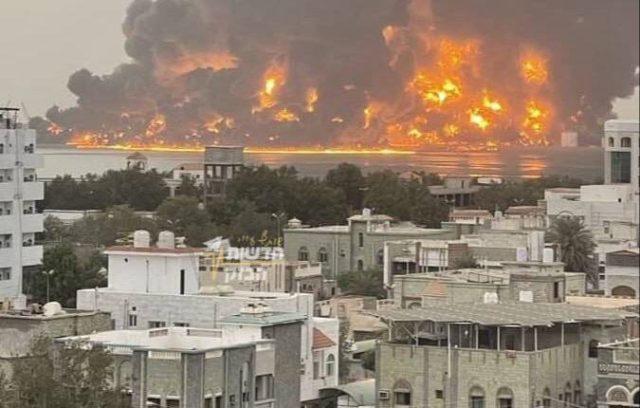 Israel lanza intensos ataques aéreos contra capital y puertos de Yemen