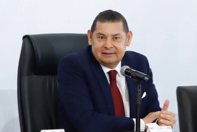 Gobierno de Puebla anuncia medidas para regular comercio informal en Centro Histórico
