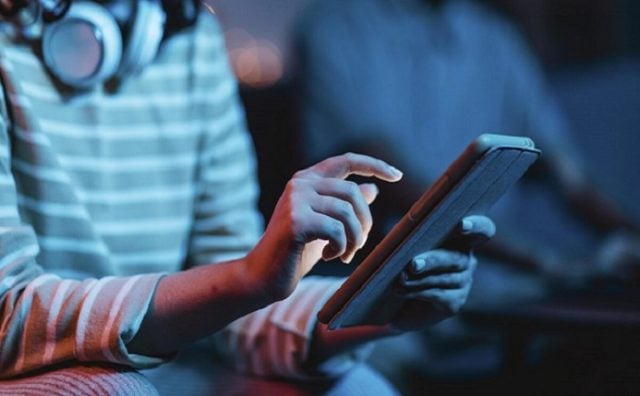 Más del 70 % de las adolescentes mujeres han sufrido acoso sexual digital, según Defensoría de la Niñez