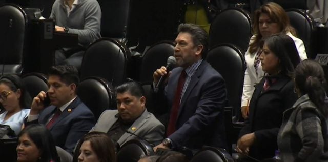Diputados federales guardan un minuto de silencio por víctimas de incendios en California