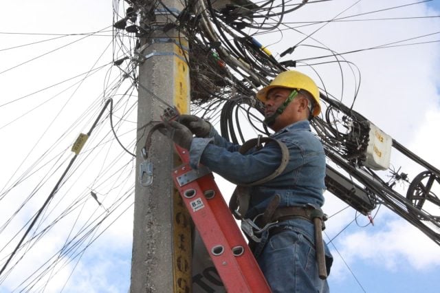 Retiran 12 mil metros lineales de cable sin servicio en U.H. La Margarita