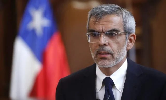 Por pasos regulares y con Visa: Ministro Cordero reveló que líderes del crimen organizado habrían ingresado al país en 2018