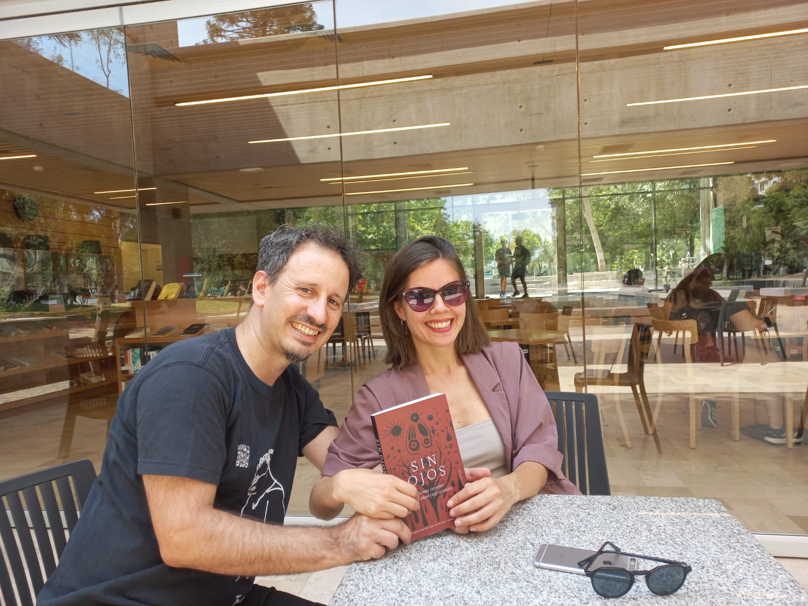 Entrevista | Ana Lea-Plaza y Fernando Pérez, traductores de «Sin Ojos y ...