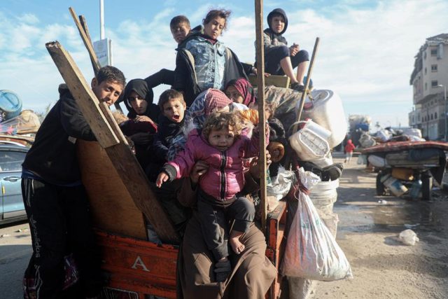 Nuevo acuerdo de liberación de rehenes permite el regreso de miles de palestinos a Gaza