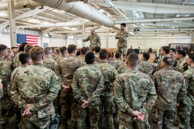 Trump y sus políticas basadas en la exclusión y el prejuicio en instituciones militares y gubernamentales