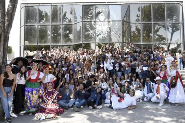 Los universitarios BUAP celebraron el amor en todas sus expresiones