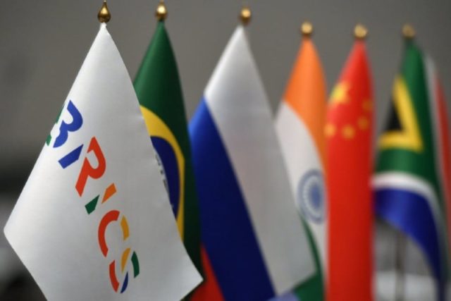 EE.UU. contra los BRICS: Trump amenaza con aranceles del 150% si desprecian al dólar como moneda global