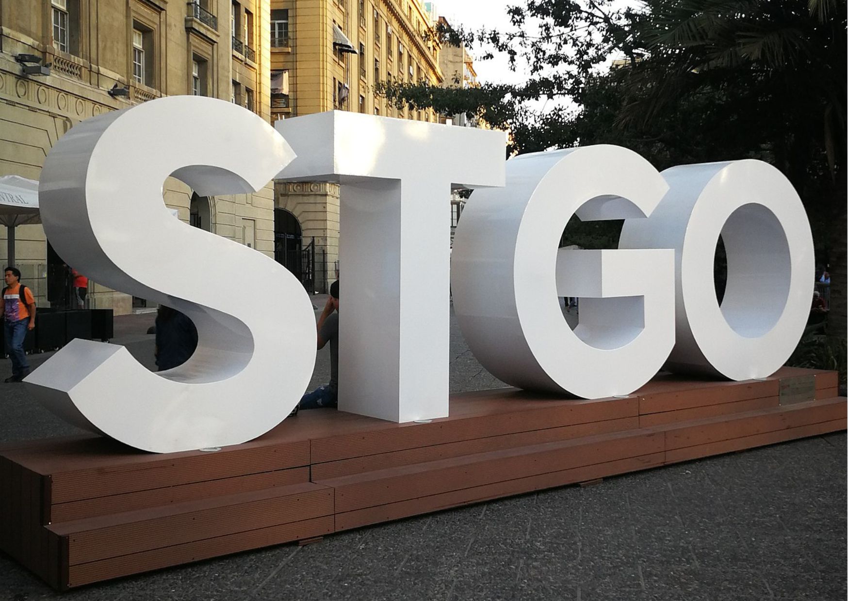 Municipalidad de Santiago confirma que letras “STGO” de Plaza de Armas ...