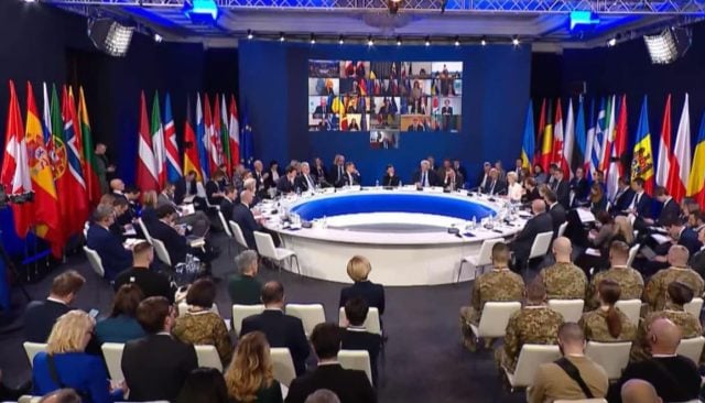 «Por la paz y las tierras raras»: las estrategias de la UE detrás del apoyo militar a Ucrania