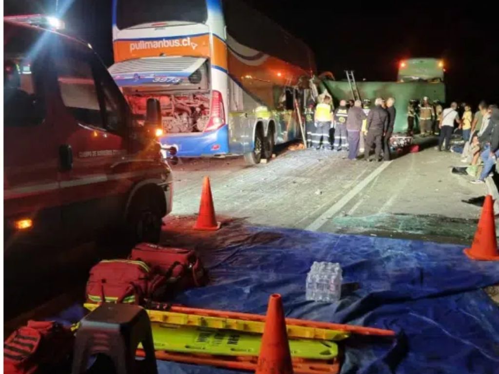 Por volcamiento de bus: Trágico accidente en Ruta 5 Norte deja 6 ...
